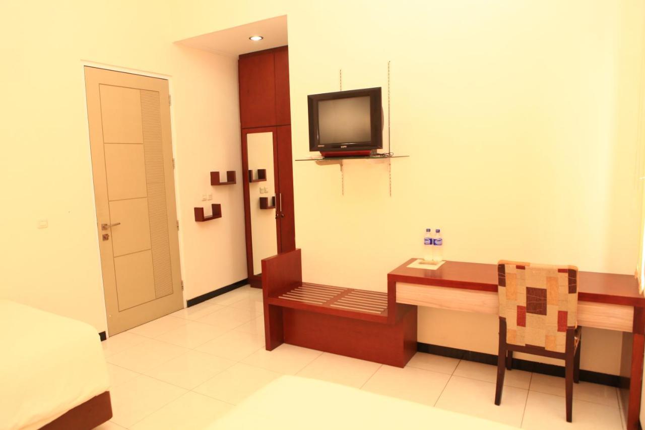 Hotel Arya Graha Semarang Extérieur photo