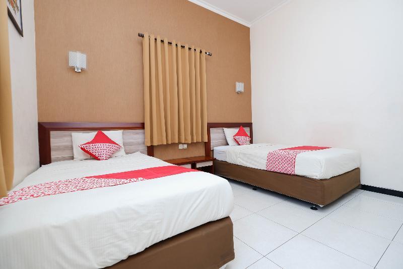 Hotel Arya Graha Semarang Extérieur photo