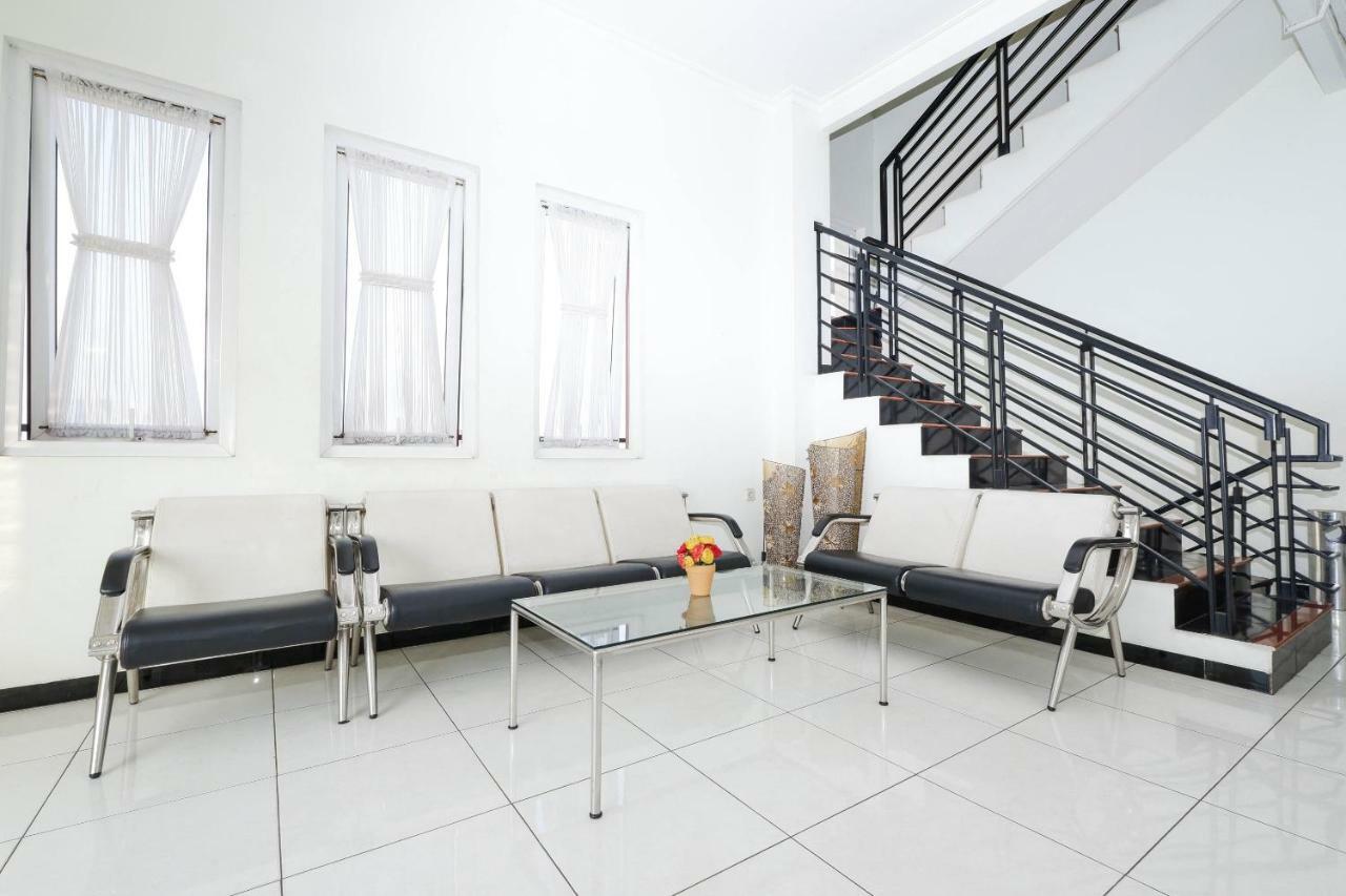 Hotel Arya Graha Semarang Extérieur photo